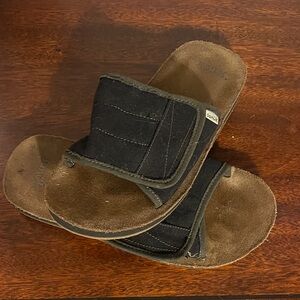 Sanuk Black and Tan Slide Sandals